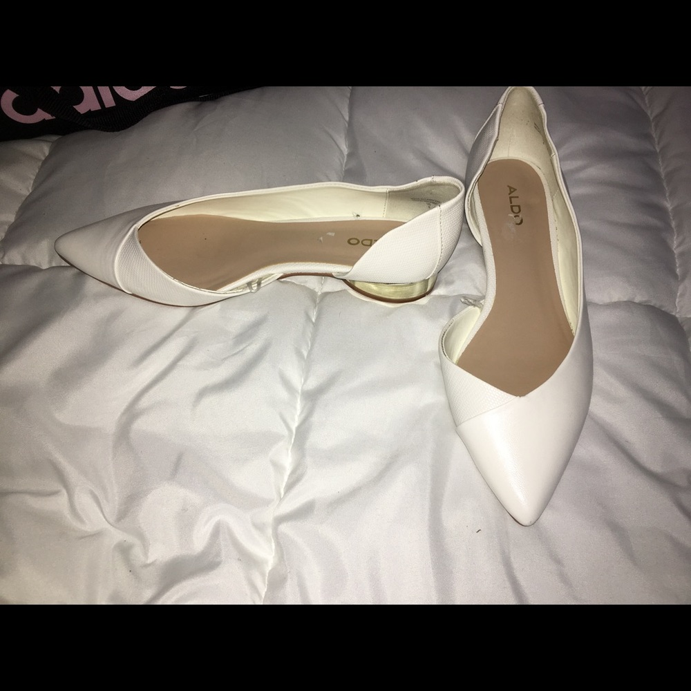 Aldo white pointy flats!
